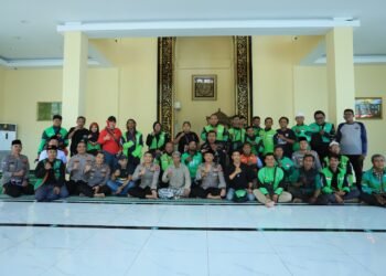 Polres Gresik dan Komunitas Ojol Bersatu Gelar Doa Bersama untuk Almarhum Affan Kurniawan