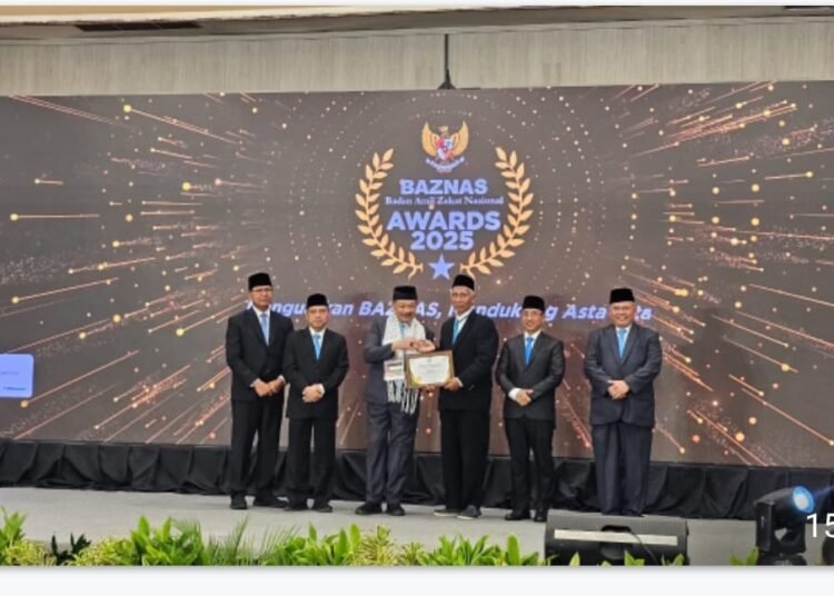 Langganan Juara, BAZNAS Gresik Raih Penghargaan Pengentasan Kemiskinan Ekstrem Terbaik