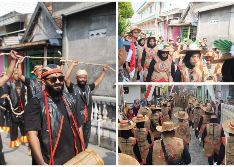 Bahagia itu Sederhana !! Bersama Ketua Dewan, Warga Tanggulrejo Manyar Sulap Sak Semen Jadi Kostum Karnaval HUT RI