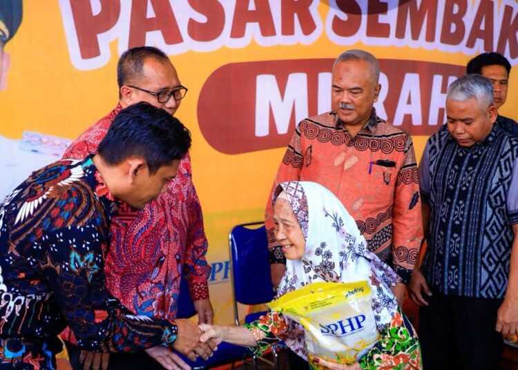 Ringankan Beban Masyarakat, Pemkab Gresik Gelar Pasar Sembako Murah