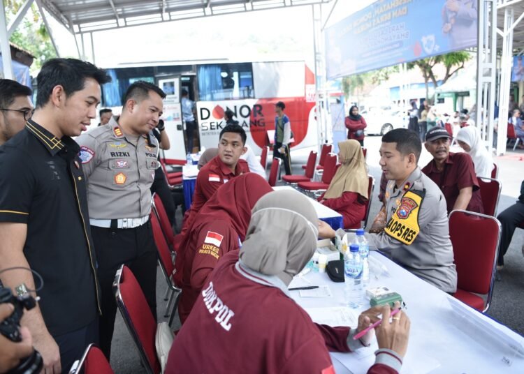 Sambut HUT ke-70 Lalu Lintas Bhayangkara, Polres Gresik Gelar Donor Darah, Cek Kesehatan Gratis, dan Pasar Murah untuk Masyarakat