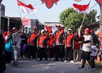 Pemdes Bulangkulon Benjeng Rangkul Kartar Prabumer Jaya Sukses Gelar Jalan Sehat Puncak HUT RI