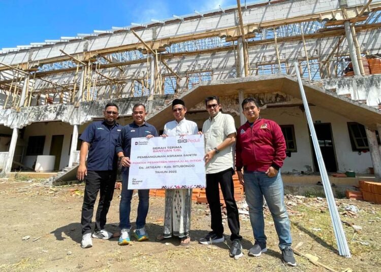 Terus Berbakti untuk Negeri, SIG Salurkan Bantuan Sarana Pendidikan dan Sosial untuk Santri dan Komunitas Anak Muda di Jawa Timur