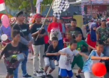 Warga Dermo Benjeng Akhiri Perayaan HUT RI dengan Jalan Sehat Bersama