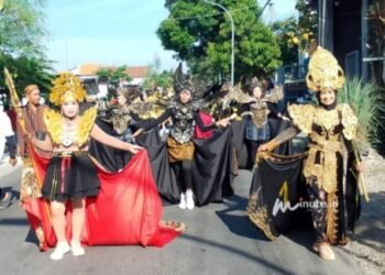 Puncak HUT RI, Warga Slempit Kedamean Guyub Rukun Ikuti Karnaval Jalan Sehat Kemerdekaan