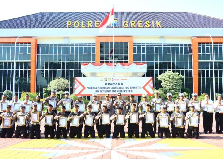 Kapolres Gresik Apresiasi 34 Personel Berprestasi: Jadikan Motivasi Tingkatkan Kinerja
