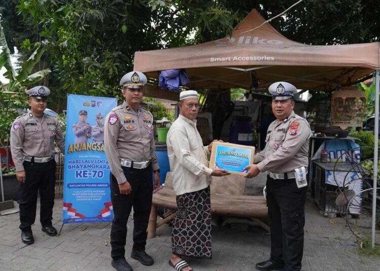 Peduli Purnawirawan, Satlantas Polres Gresik Gelar Anjangsana Sambut Hari Lalu Lintas ke-70