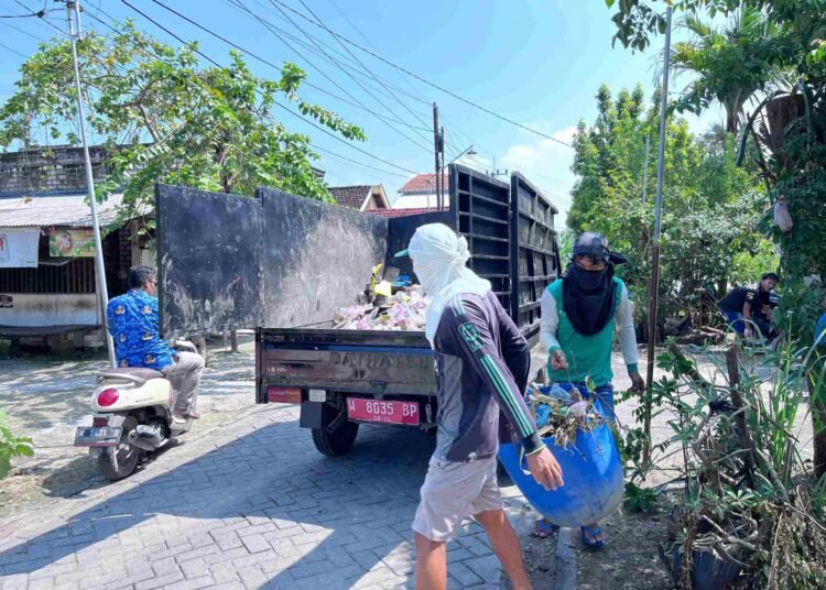 Ciptakan Lingkungan Bersih dan Sehat, Pemdes Bangeran Dukun Beli Mobil PickUp untuk Angkut Sampah