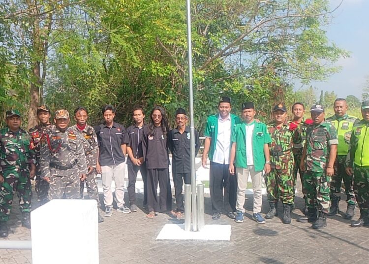 Koramil 0817/16 Dukun Gelar Patroli Bersama Dilanjut Karya Bhakti di Taman Makam Pahlawan