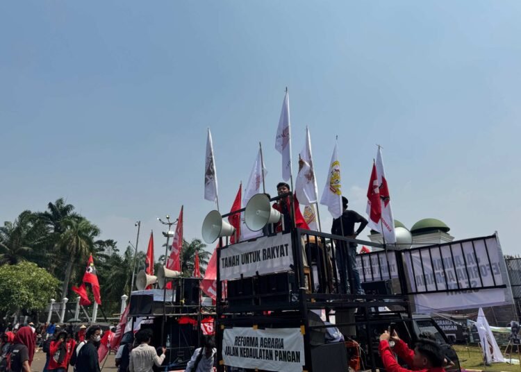 Bersama Ribuan Petani Demo di DPR, GMNI: Marhaenisme Lahir dari Petani