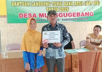 Datang ke Balai Desa, Puluhan Warga munggugebang Benjeng Langsung Dapat Uang Tunai Rp300 Ribu
