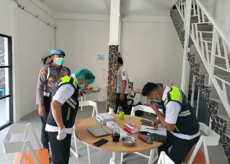 Pastikan MBG Aman dan Bergizi, Polres Gresik Gelar Pemeriksaan Rutin Makanan di Dapur SPPG