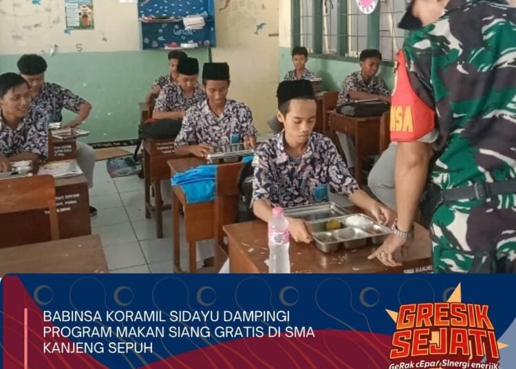 Babinsa Koramil Sidayu Dampingi Program Makan Siang Gratis di SMA Kanjeng Sepuh