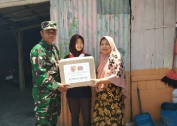 HUT TNI ke-80, Koramil Balongpanggang Bagikan Ratusan Sembako untuk Warga Kurang Mampu