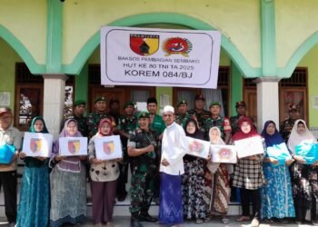 Berkah HUT ke-80 TNI, Ratusan Santri dan Lansia Dapat Bantuan Paket Sembako
