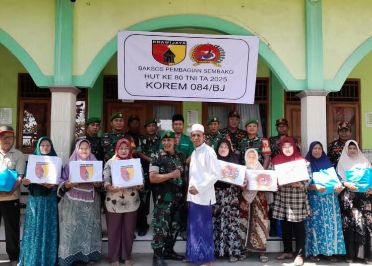 Berkah HUT ke-80 TNI, Ratusan Santri dan Lansia Dapat Bantuan Paket Sembako