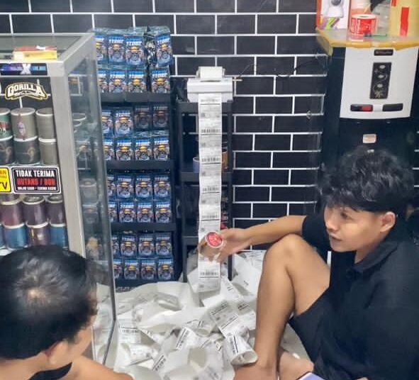 Ketika Benang Layangan Menjadi Benang Rezeki Seorang Pemuda Watuagung Mengare: Raup Omzet Rp110 Juta dalam sebulan