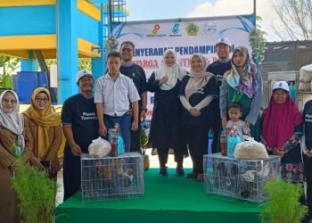 Patut Dicontoh !! Pemdes Randuboto Bagikan Ayam Petelur Tingkatkan Kesejahteraan Warga