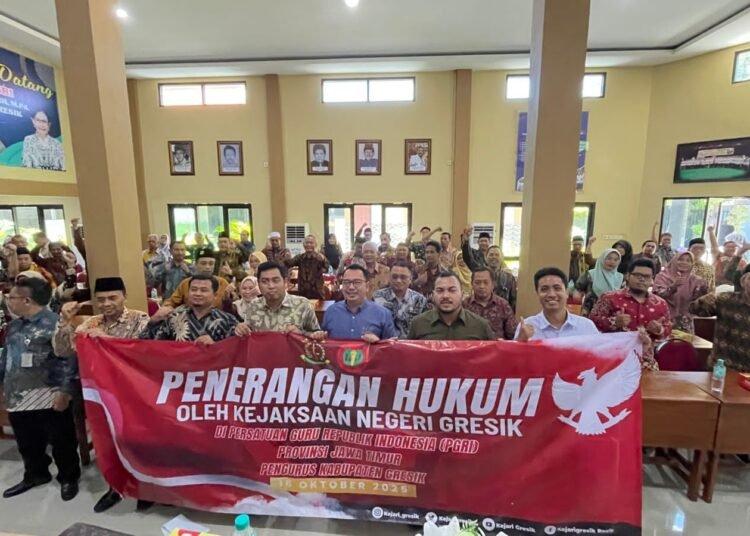 Selamatkan Dunia Pendidikan, PGRI Kabupaten Gresik Gelar Penyuluhan Hukum untuk Kasek SMP Negeri dan Swasta