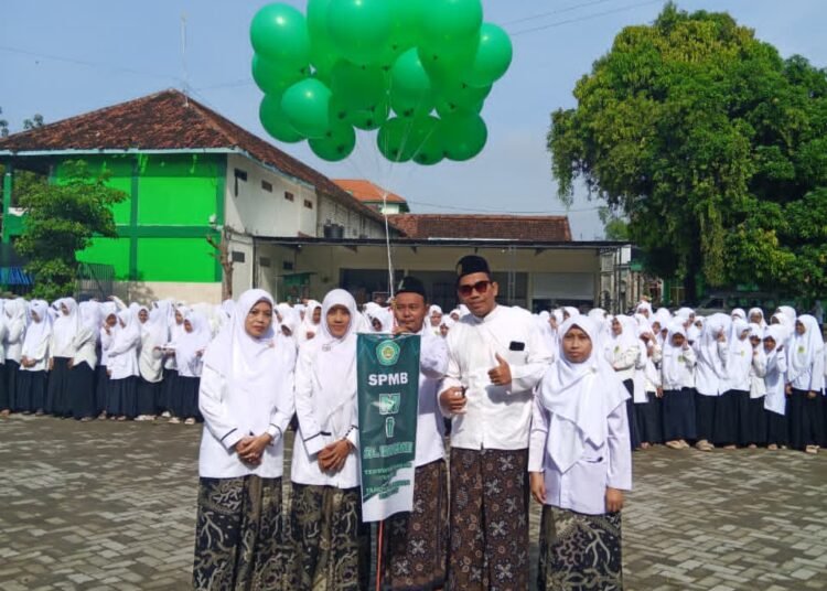 Tak Hanya Ratusan, Namun Ribuan Santri Ponpes Alkarimi Peringati HSN 2025 sekaligus Launching SPMB 2026-2027