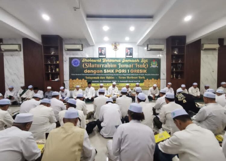 SMK PGRI 1 Gresik Bersholawat Bareng Jamaah Siji di Momen Hari Santri Nasional 2025