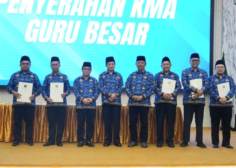Keluarga Besar Ponpes Alkarimi Gresik dan Himappka Bangga Atas Raihan Prestasi Akademis Prof. Dr. H. Abdul Khobir, M.Ag