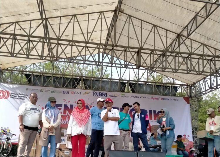 Sapa Masyarakat Gresik, Anggota DPR RI H. Khilmi Gelar Senam Aerobik Bergelimang Hadiah Bikin Sumringah