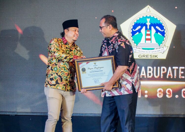Istimewa !! Di Pengujung Tahun, Pemkab Gresik Raih Penghargaan “Menuju Informatif” KI Award 2025