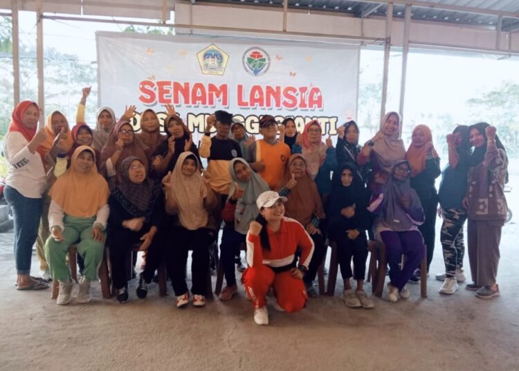 Peduli Kesehatan Warganya, Pemdes Munggugianti Benjeng Gelar Senam Lansia