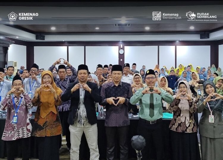 Ratusan Guru MI Sidayu Digembleng Kurikulum Berbasis Cinta di Grand Whiz Trawas Mojokerto