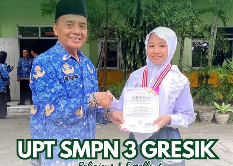 Shovie Vanita Kavur Siswa SMPN 3 Gresik Raih Medali Perunggu Kompetisi Sains Tingkat Provinsi