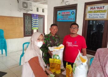Ringankan Beban Masyarakat di Pengujung Tahun, Pemdes Tanjungan Driyorejo Gelontor Bantuan Beras dan Minyak Goreng