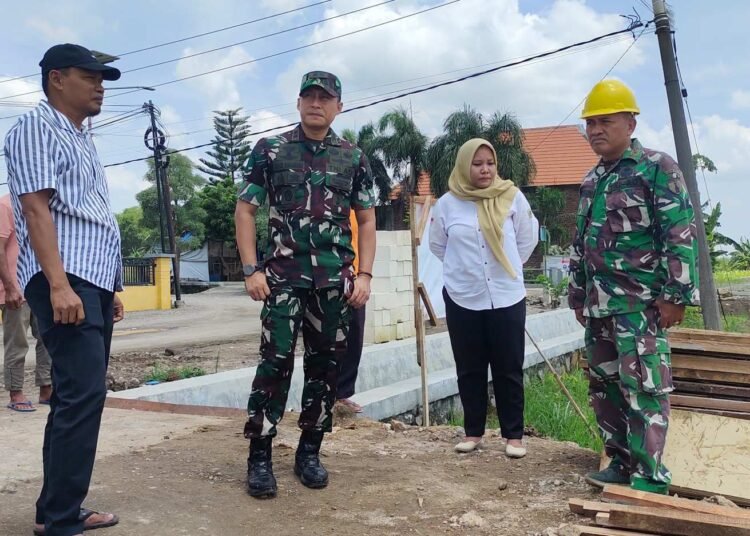 Dukung Peningkatan Kesejahteraan Masyarakat, Dandim Gresik Tinjau Langsung Pembangunan KDMP Lundo Benjeng