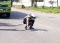 Tandai Jalan Berlubang, Langkah Cepat Polres Gresik agar Perbaikan Segera Dilakukan Demi Keselamatan Pengendara