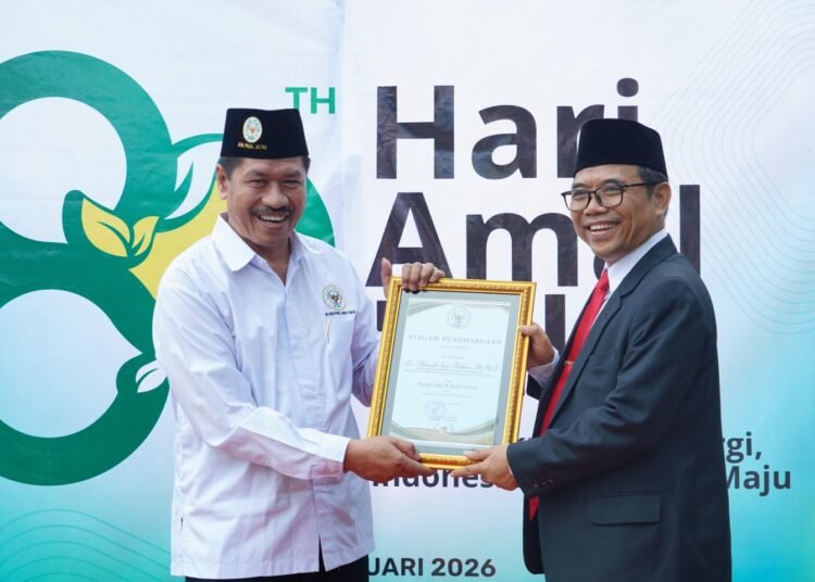 Resepsi HAB ke-80, Kakanwil Kemenag Jatim Terima Penghargaan Wakaf dan Tekankan Keteladanan Pendahulu