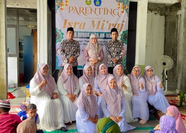Kemenag Gresik Dampingi Giat Parenting di RA An Nisa’ Perkuat Benteng Keluarga di Era Digital