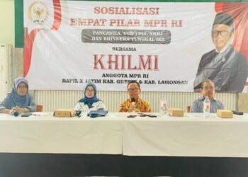 H Khilmi Didampingi Hj. Nur Saidah DPRD Gresik Berikan SOS 4 Pilar MPR RI kepada Masyarakat Duduksampeyan