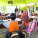 Tanamkan Cinta Tanah Air, Babinsa Manyar Berikan Wawasan Kebangsaan di SDN Tebalo