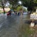 Kali Lamong Kembali Meluap, Babinsa Benjeng Gerak Cepat Antisipasi Potensi Banjir Susulan