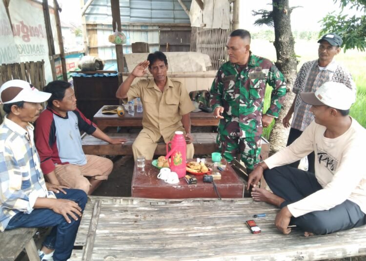 Merakyat !! TNI Aktif Jalin Komunikasi dengan Masyarakat Wujudkan Lingkungan Aman Kondusif