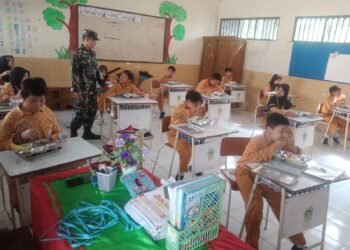 Babinsa Hadir di Sekolah, Program Makan Bergizi Gratis Disambut Antusias Siswa