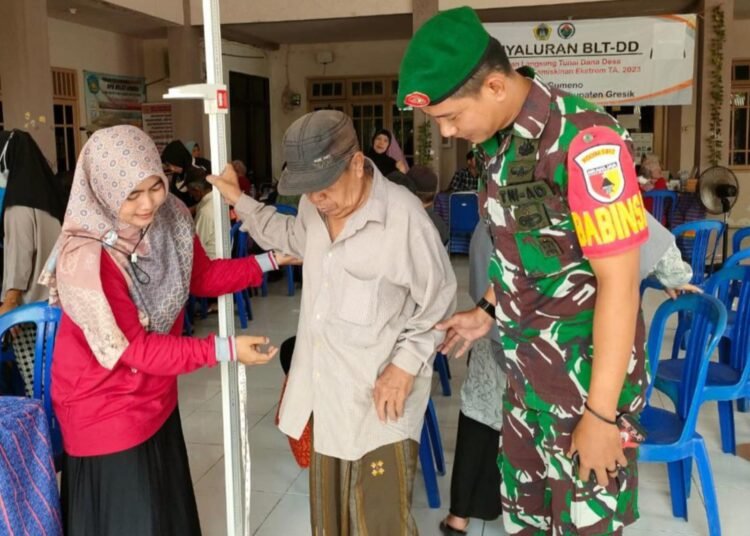 Hadir untuk Rakyat, Babinsa Desa Gumeno Dampingi Kegiatan Posyandu Lansia