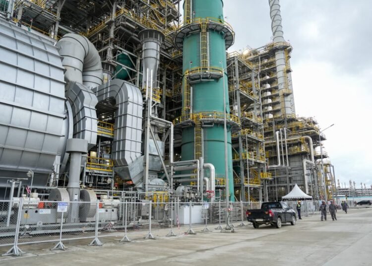 Diresmikan Presiden Prabowo, SIG Pasok 115.609 Ton Semen untuk Pembangunan Kilang Minyak Terbesar di Indonesia