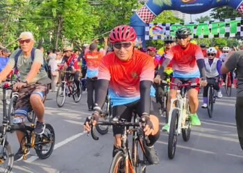 Dandim Gresik Penuh Semangat Ikuti Gowes Bersama di Korem 084/Bhaskara Jaya