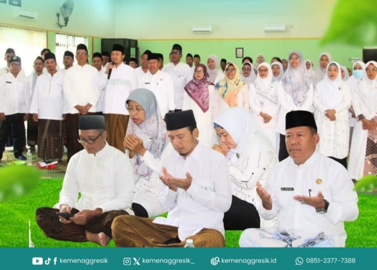 Sambut HAB ke-80, Khotmil Qur’an dan Munajat Doa Menggema di Aula Al-Ikhlas Kemenag Gresik