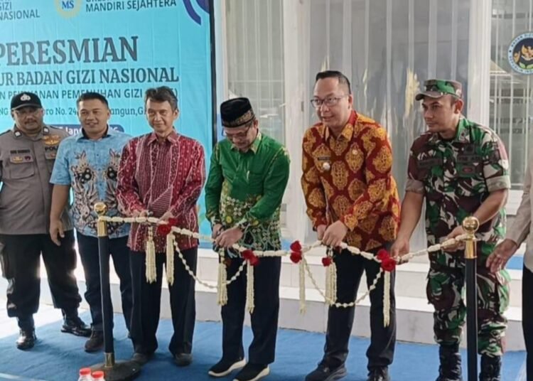 Sah !! Wabup Alif Didampingi Camat Manyar Resmikan SPPG Yayasan Gresik Mentari Mandiri Sejahtera