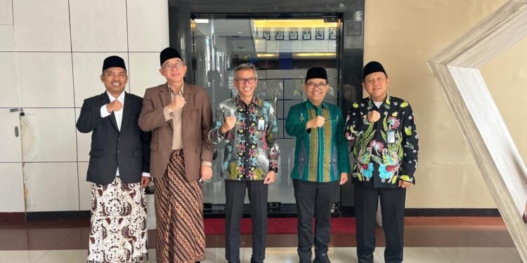 Sinergi Kelembagaan, Kakanwil Kemenag Jatim Hadiri Rakor Pembentukan Satker Kementerian Haji dan Umrah