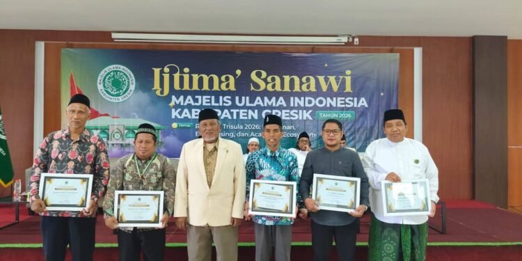 Baznas Gresik Raih Penghargaan sebagai Mitra Dakwah Kontributif di Gelaran Ijtima Sanawi dan Awarding MUI Gresik 2026