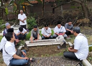 Peringati Hari Pers Nasional, KWG Ziarah ke Makam Tiga Wartawan yang Telah Berpulang
