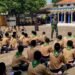 Tanamkan Disiplin dan Nasionalisme, Babinsa Panceng Latih PBB dan Wasbang Siswa MTs Muhammadiyah Wotan